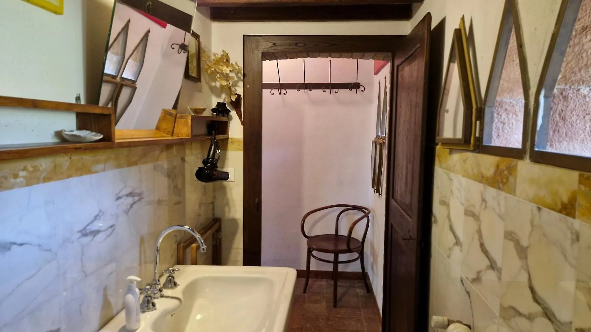 Olivo At Pietraie A Cottage With Many Flowers In The Valley Montecastelli Pisano Apartment